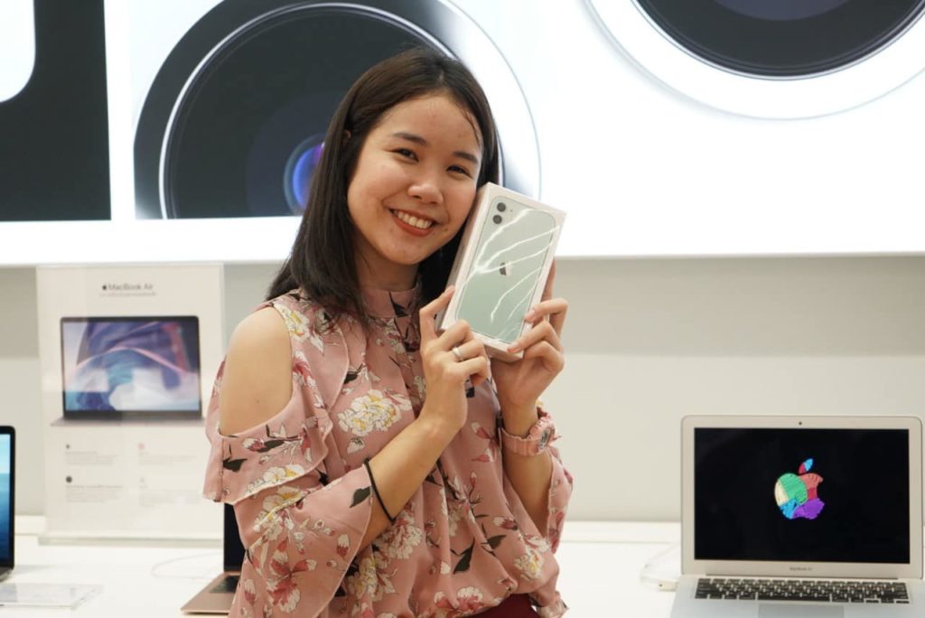 Iphone 11 First Released At Stu7 Photo Img 5