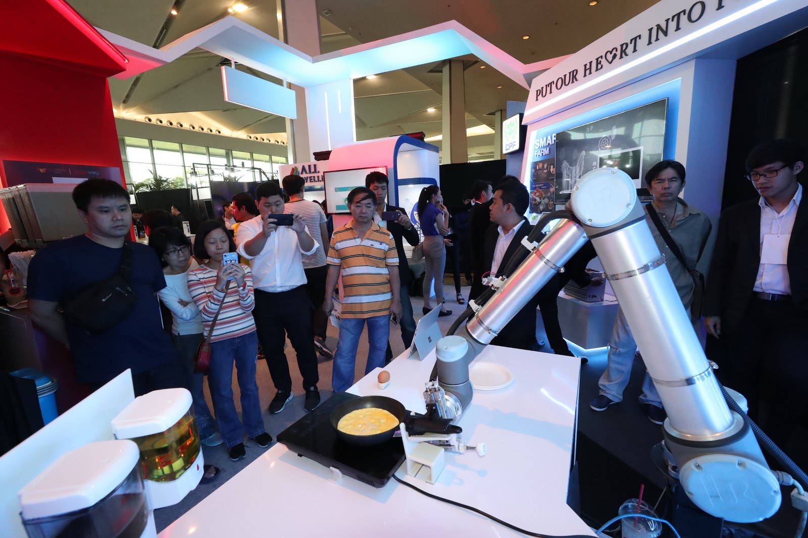 7 บรรยากาศ Oiio หุ่นยนต์ทำไข่เจียว