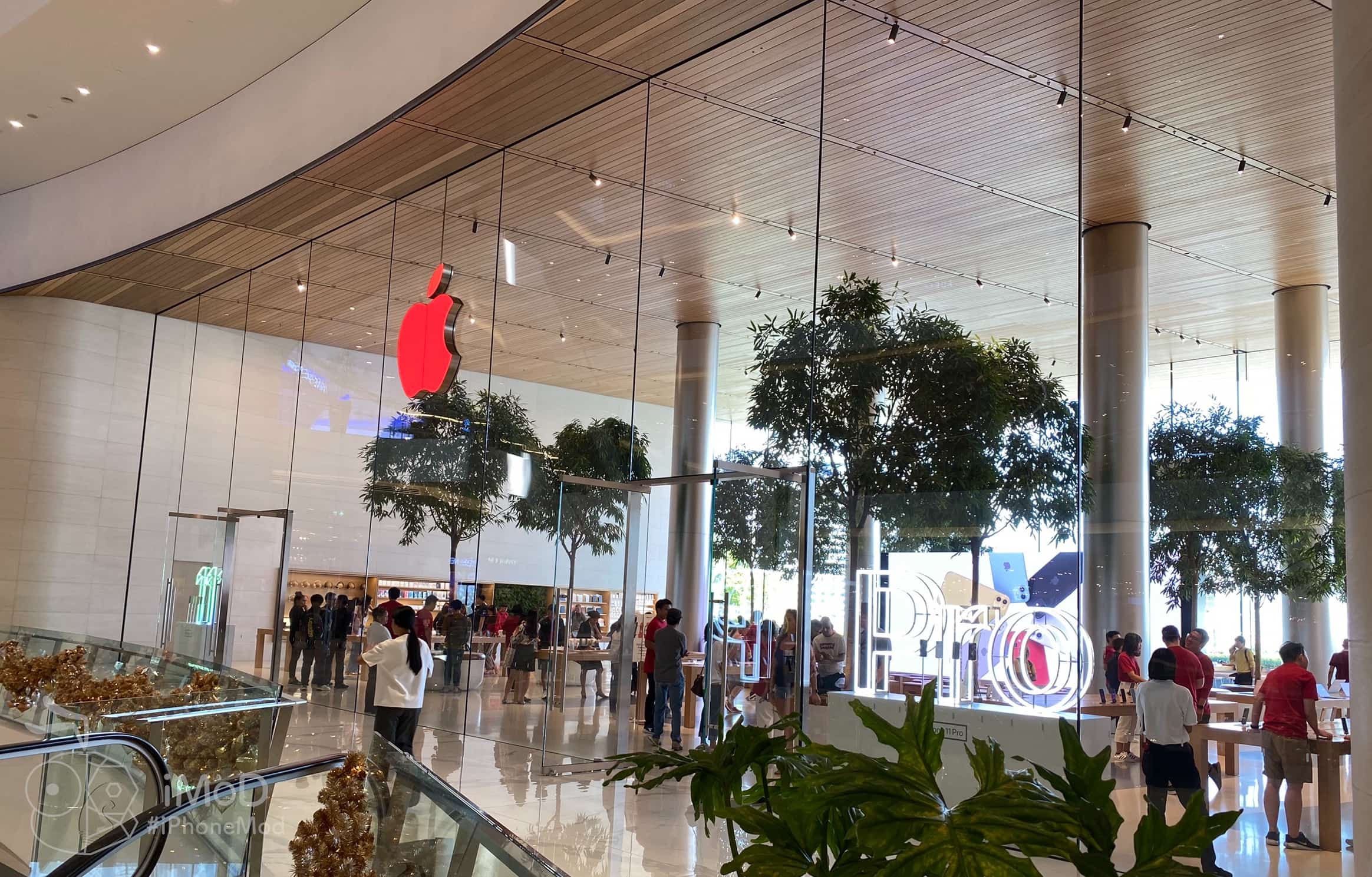 Apple Store Logo Red Aids 2019 Img 1