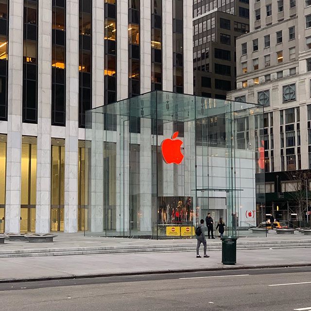 Apple Store Logo Red Aids 2019 Img 4