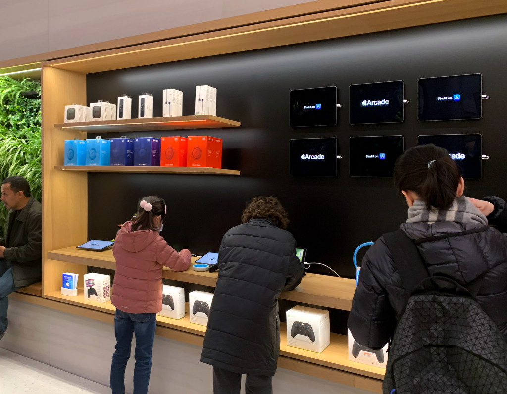 Apple Store Redesign Promote Apple Arcade Img 1