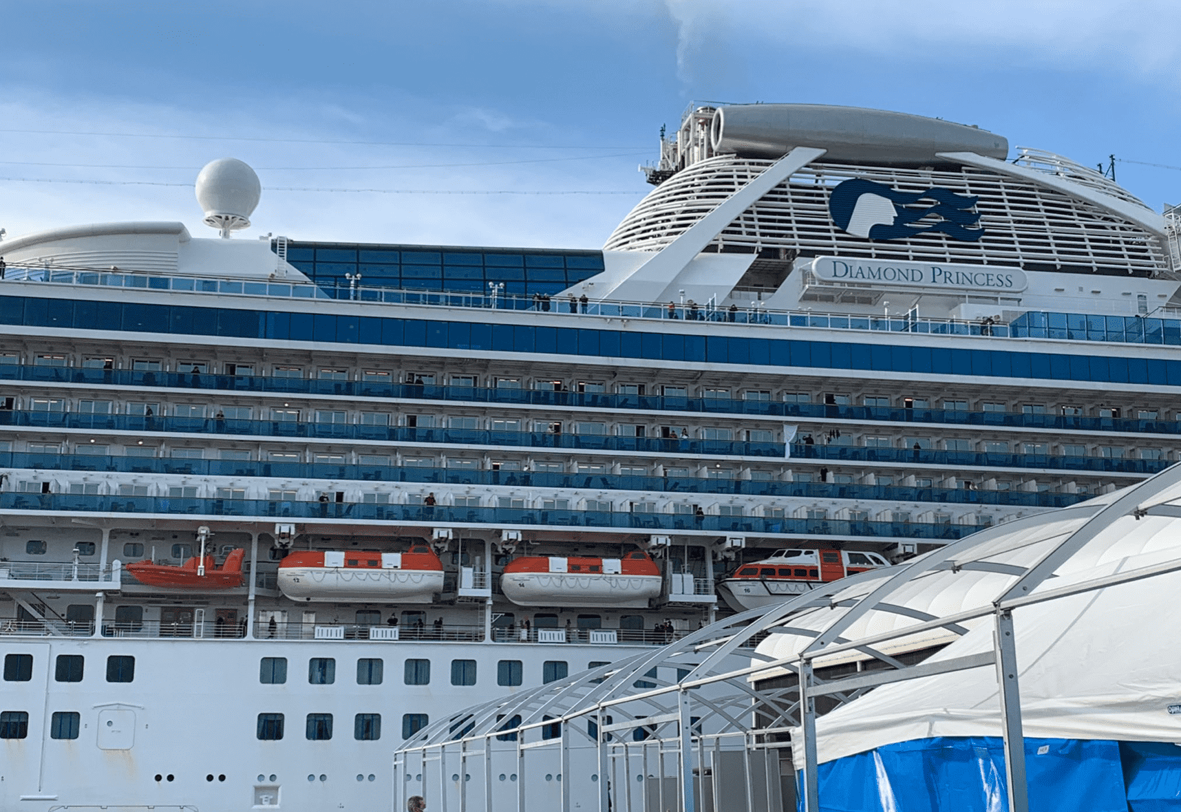 Japanese Ministry Of Health Treated 2000 Iphone Stuck On Board Img 1