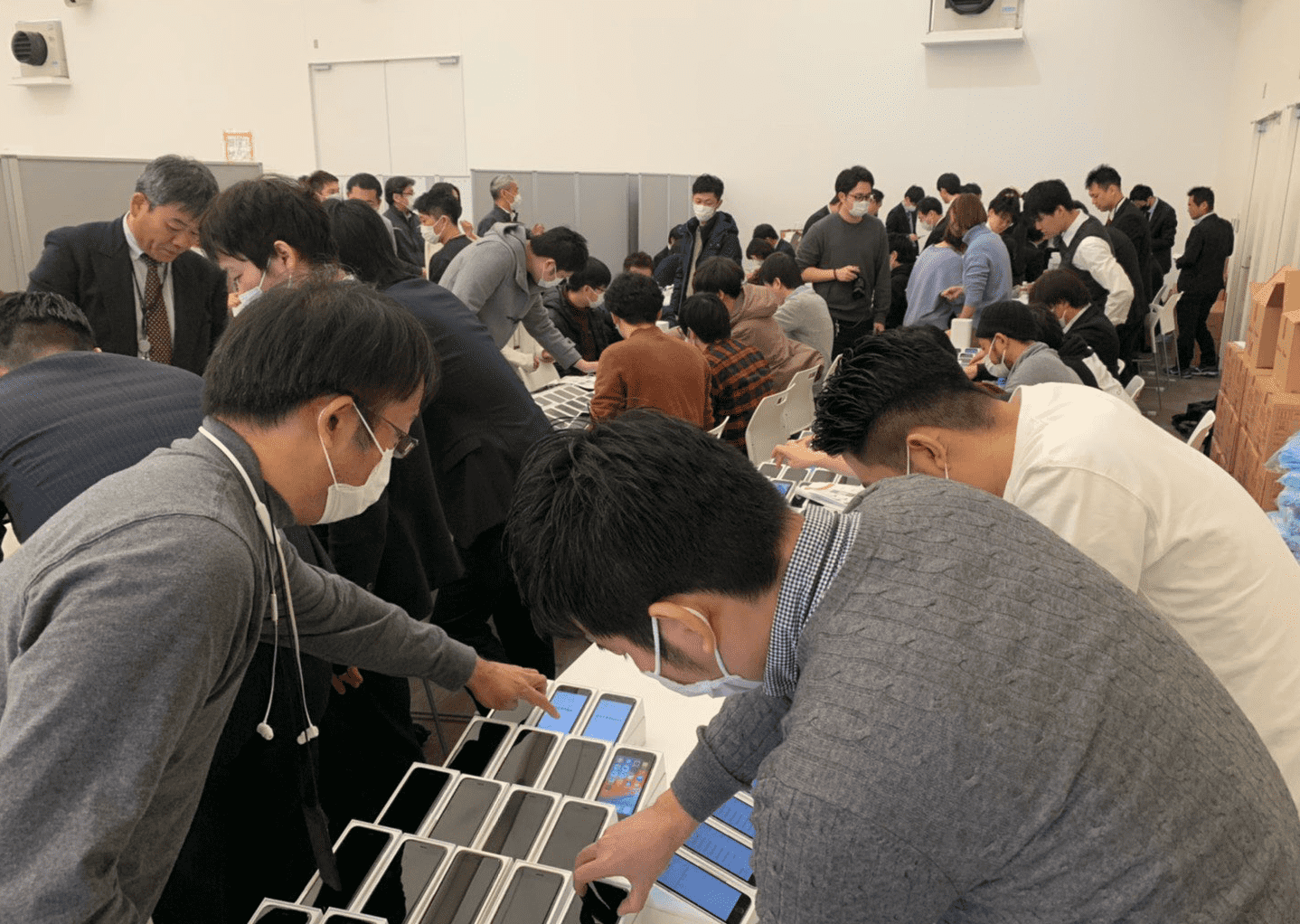 Japanese Ministry Of Health Treated 2000 Iphone Stuck On Board Img 2