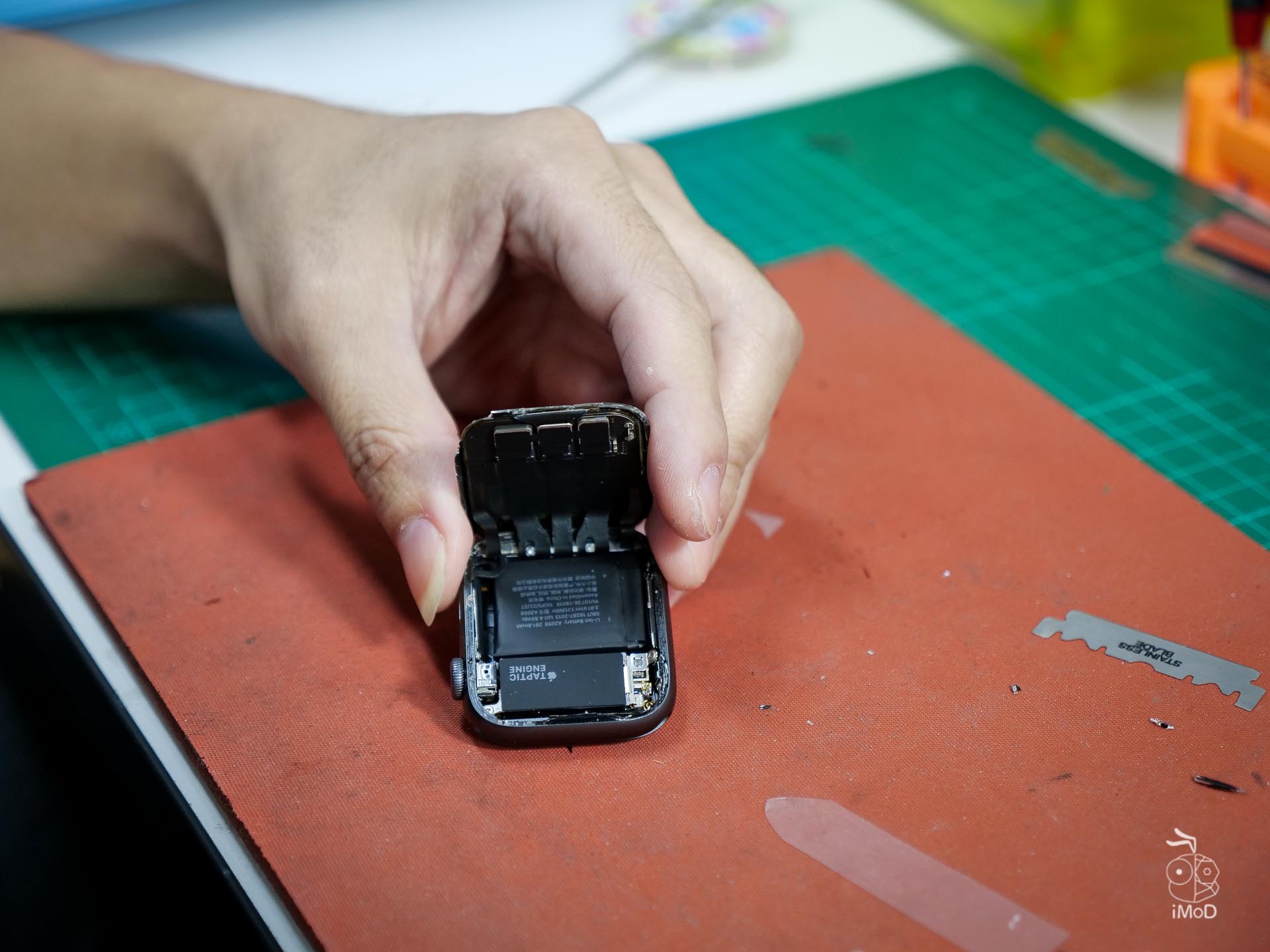 Fix Apple Watch Screen Crack Yukifix 1026252