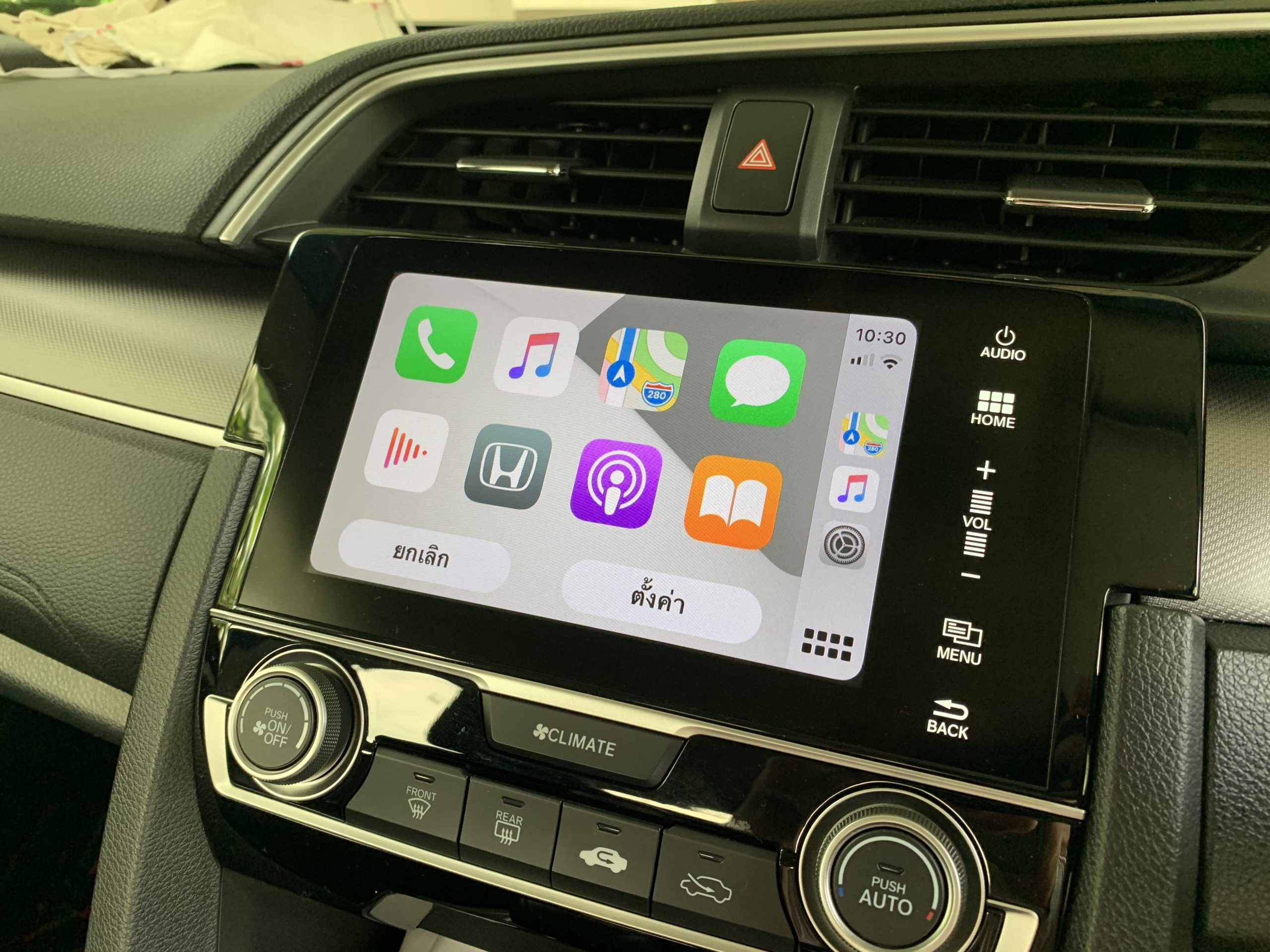 applecarplaychangewallpaperios14carplay24 iPhoneMod