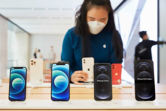 Apple แชร์ภาพบรรยากาศเปิดขาย iPhone 12 mini, iPhone 12 Pro Max ในกลุ่ม