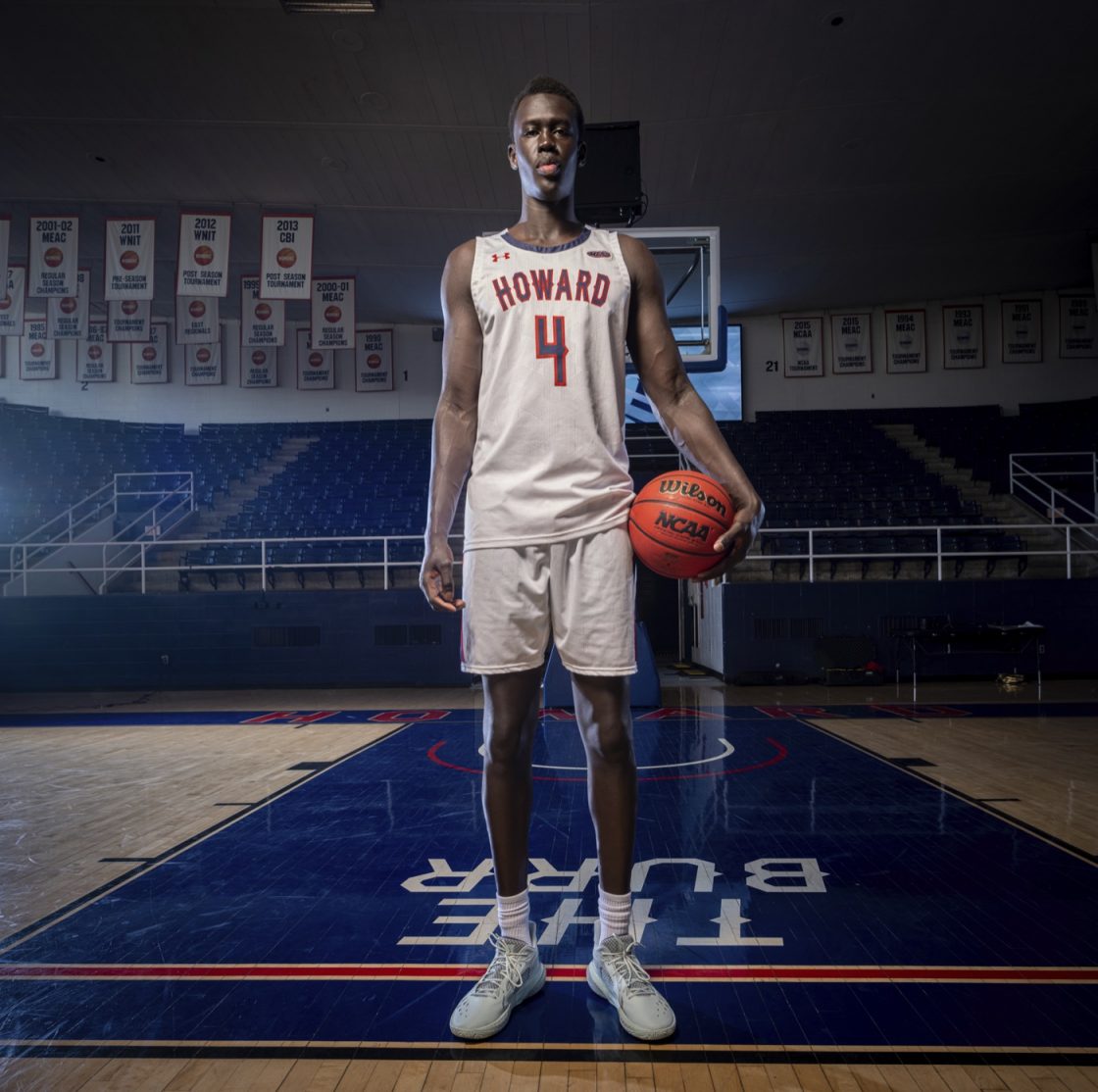 Apple TV+ สั่งเดินกล้องถ่ายทำซีรีส์สารคดีทรงพลัง Big Man on Campus